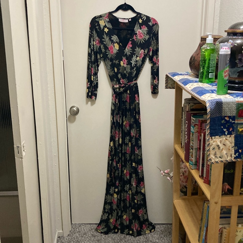 Laurie Felt size small long black floral dress